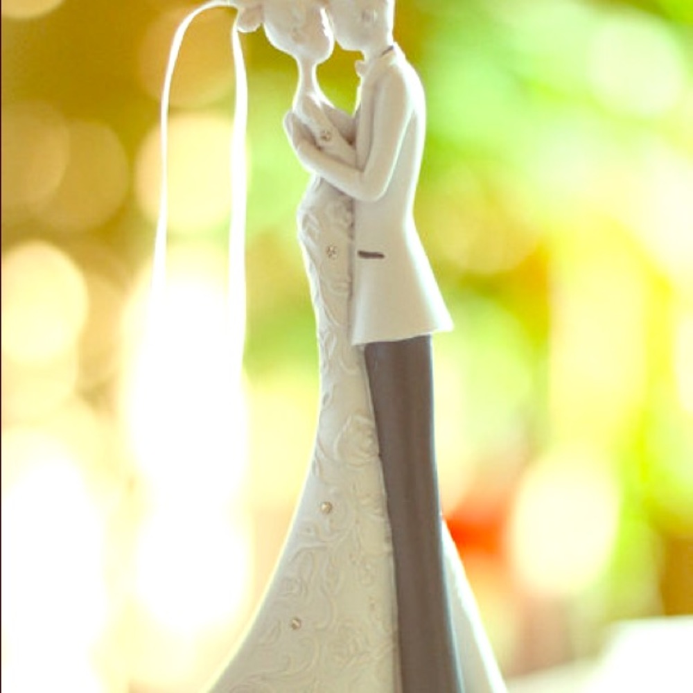 A wedding cake topper (language of love)